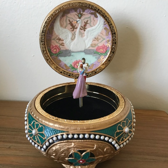 Anastasia Movie Necklace And Music Box / Anastasia Music Box Necklace